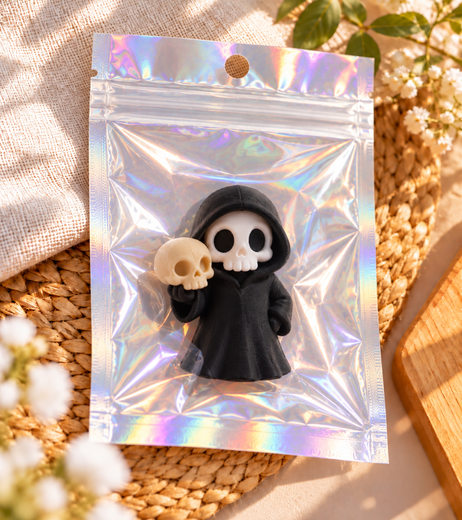 Totenkopf-Figur mit Schädel – Halloween-Deko