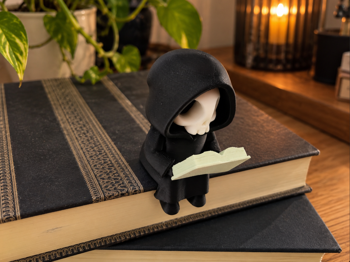 Totenkopf-Figur mit Buch – Gothic-Deko für Bücherregal & Leseecke
