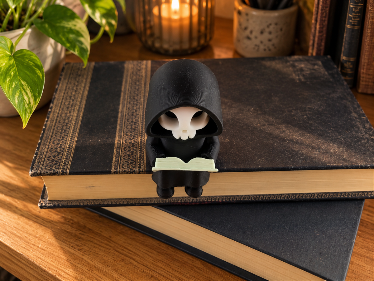 Totenkopf-Figur mit Buch – Gothic-Deko für Bücherregal & Leseecke