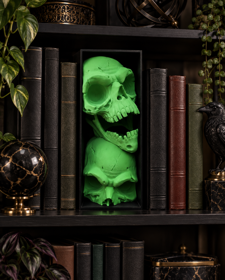Gothic Schädel-Deko im Rahmen – Skulpturales Design für Regal & Sammler